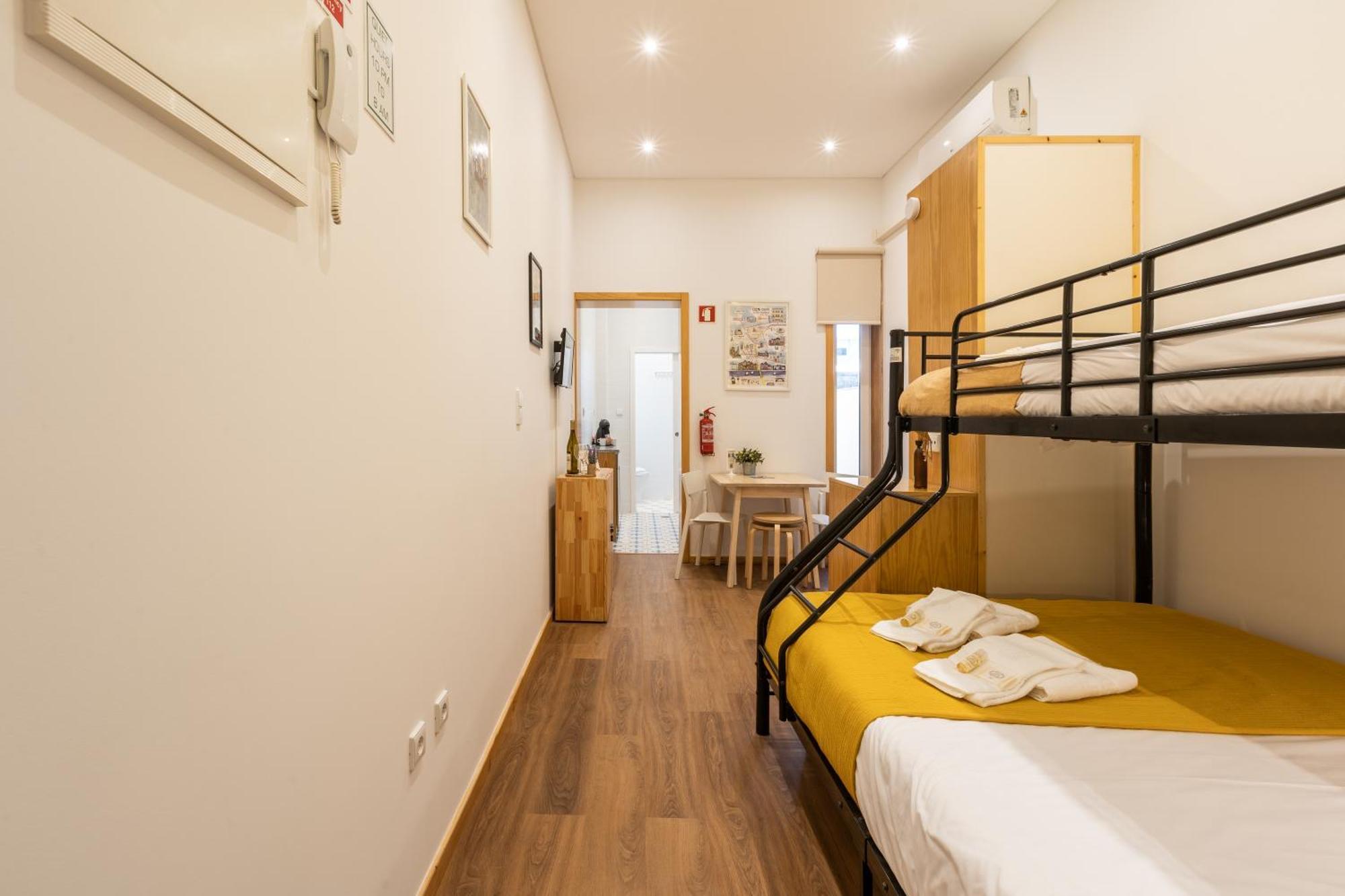 731 Costa Cabral Metro Residence Porto Room photo
